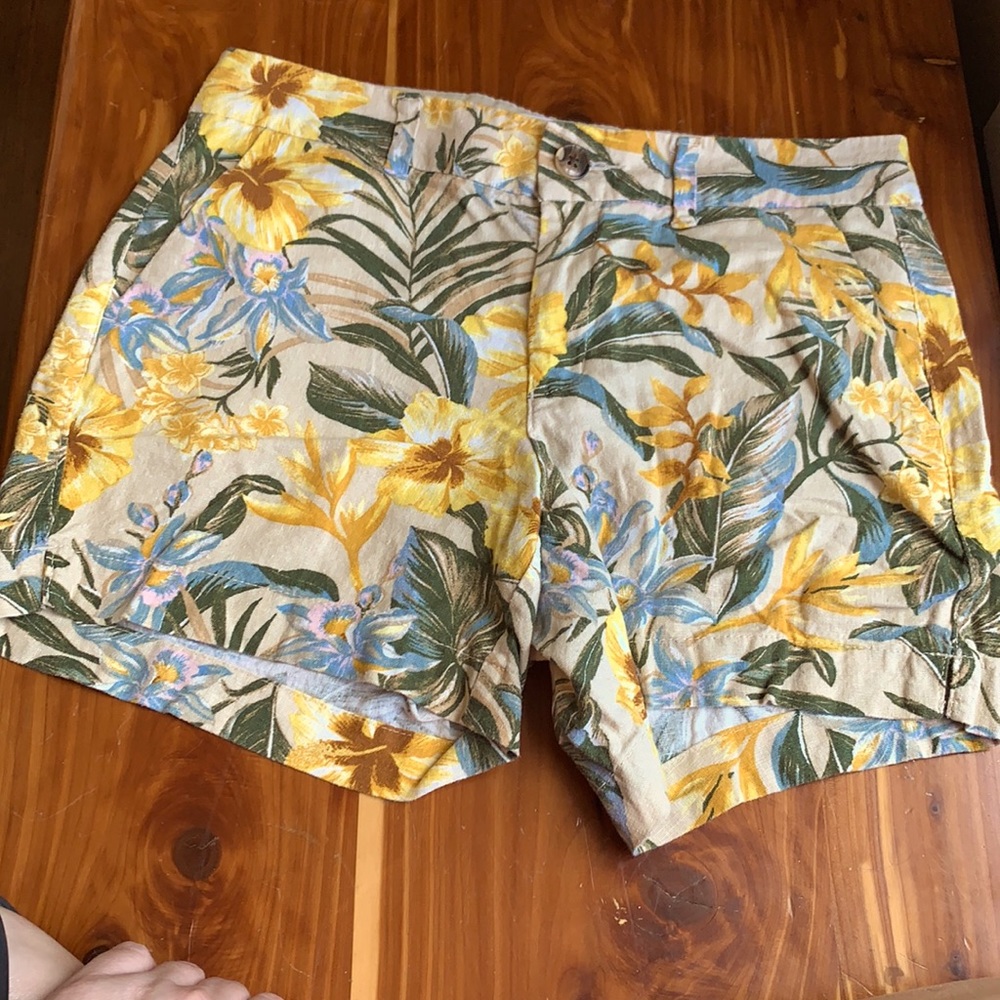 Old navy floral shorts 3 inch inseam like new